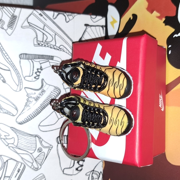 Keychain - Picture 2 of 3